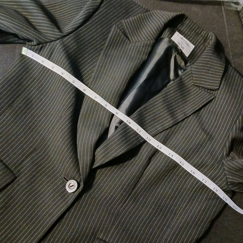 Collections for Le Suit, Black Blazer with White Pinstripes, Size 10P - Picture 9 of 12